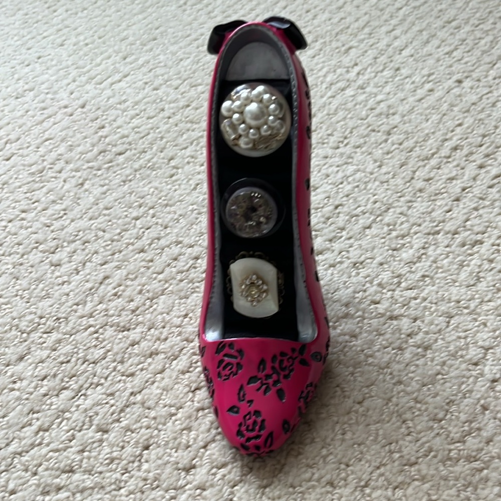 Fun pink ring holder. - Picture 4 of 4